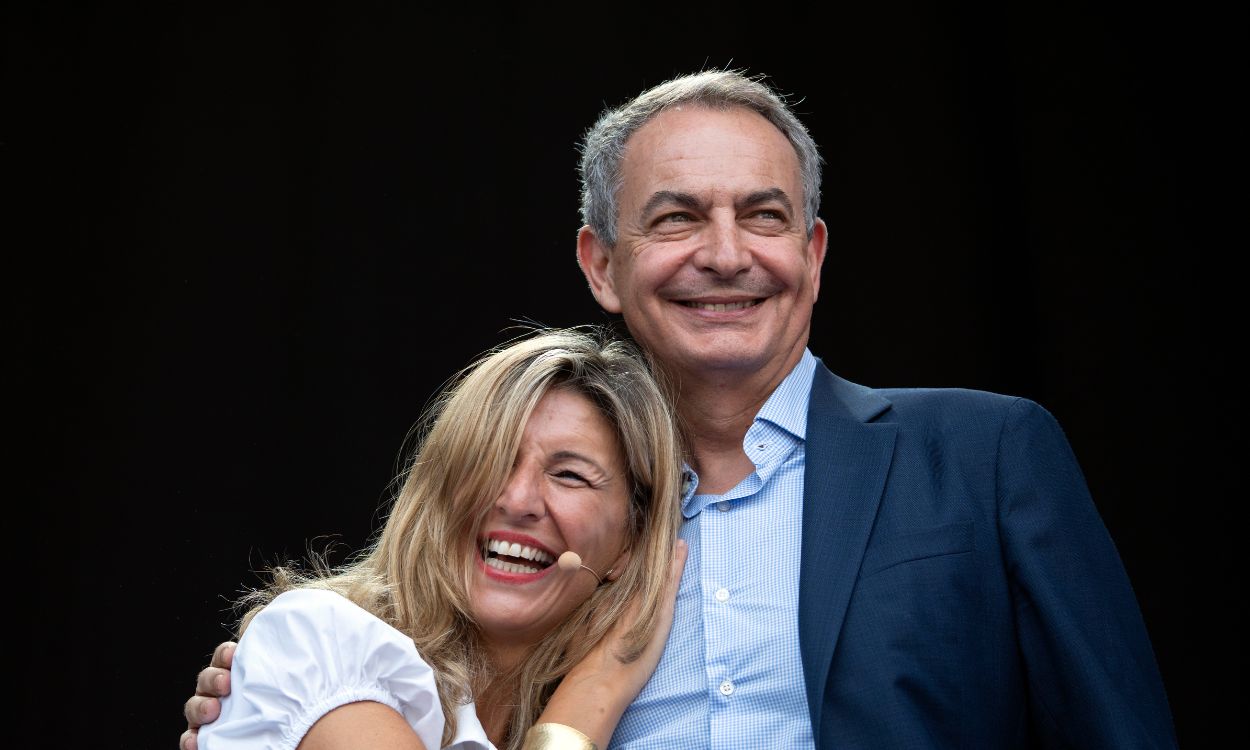 La vicepresidenta segunda y ministra de Trabajo y Economía Social, Yolanda Díaz, y José Luis Rodríguez Zapatero, expresidente del Gobierno, en el evento de un medio de comunicación