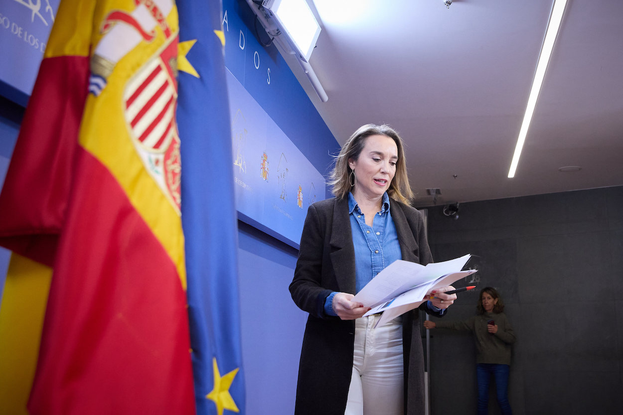 La portavoz del PP en el Congreso de los Diputados, Cuca Gamarra, durante una rueda de prensa, en el Congreso de los Diputados