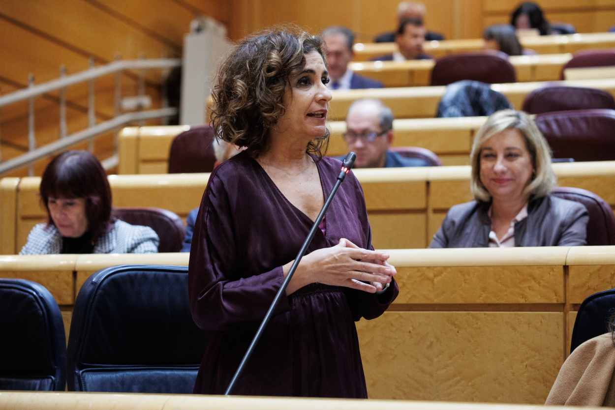 La ministra de Hacienda y Función Pública, María Jesús Montero, interviene durante una sesión de control al Gobierno en el Senado