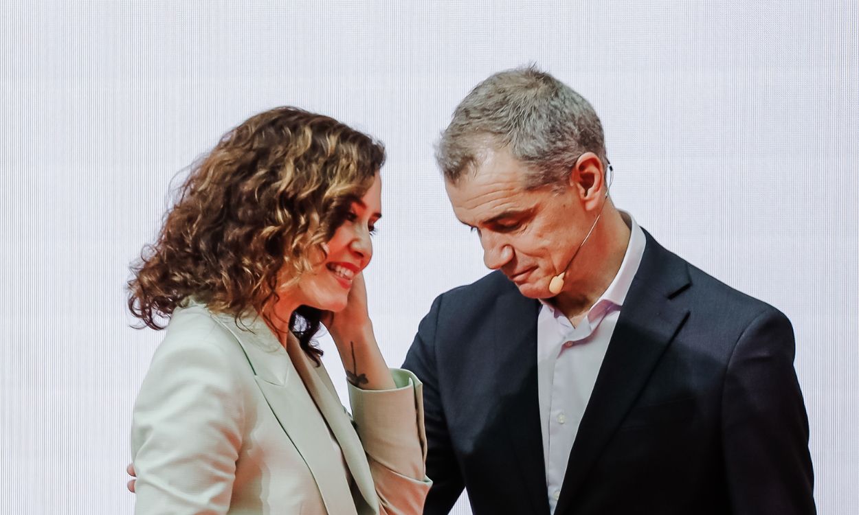 La presidenta de la Comunidad de Madrid, Isabel Díaz Ayuso, y el exdirector de la Oficina del Español, Toni Cantó