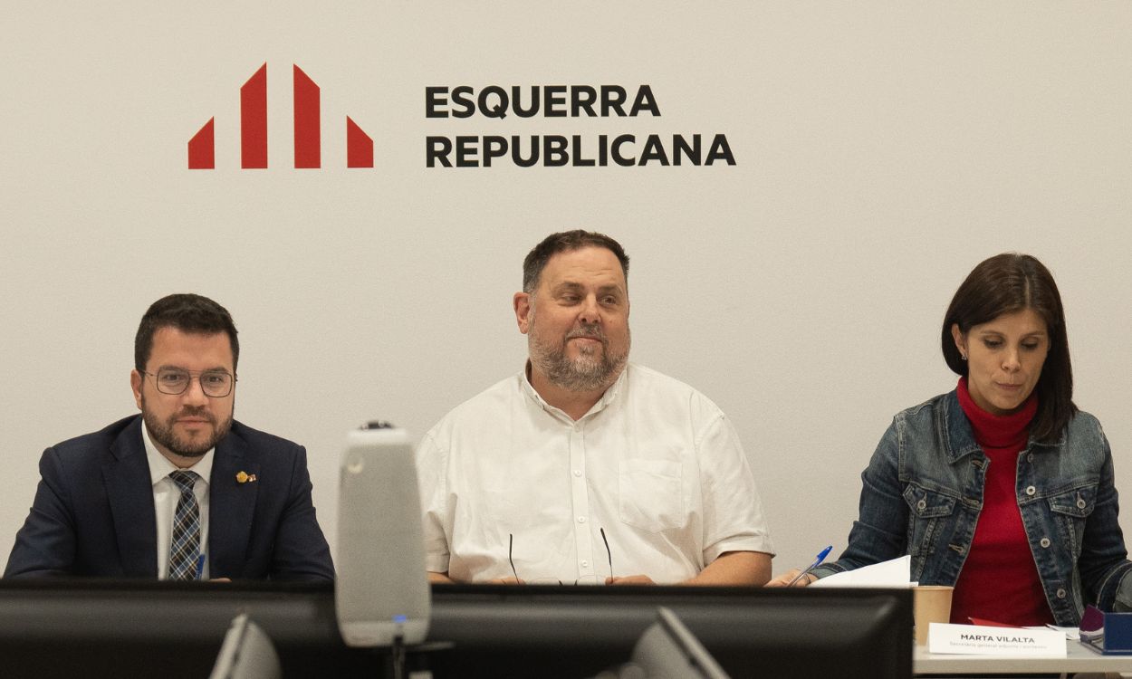 El presidente de la Generalitat de Catalunya, Pere Aragonès; el presidente de ERC, Oriol Junqueras, y la secretaria general adjunta y portavoz de ERC, Marta Vilalta, en una reunión de la ejecutiva del partido