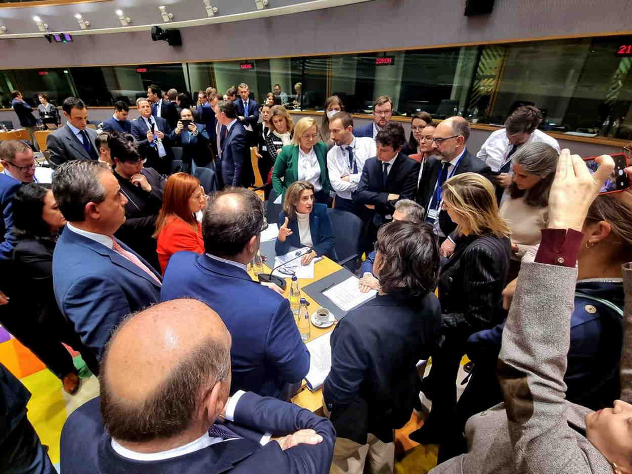 El Gobierno lucha en Bruselas por ampliar la excepción ibérica y mantener la luz más barata de Europa