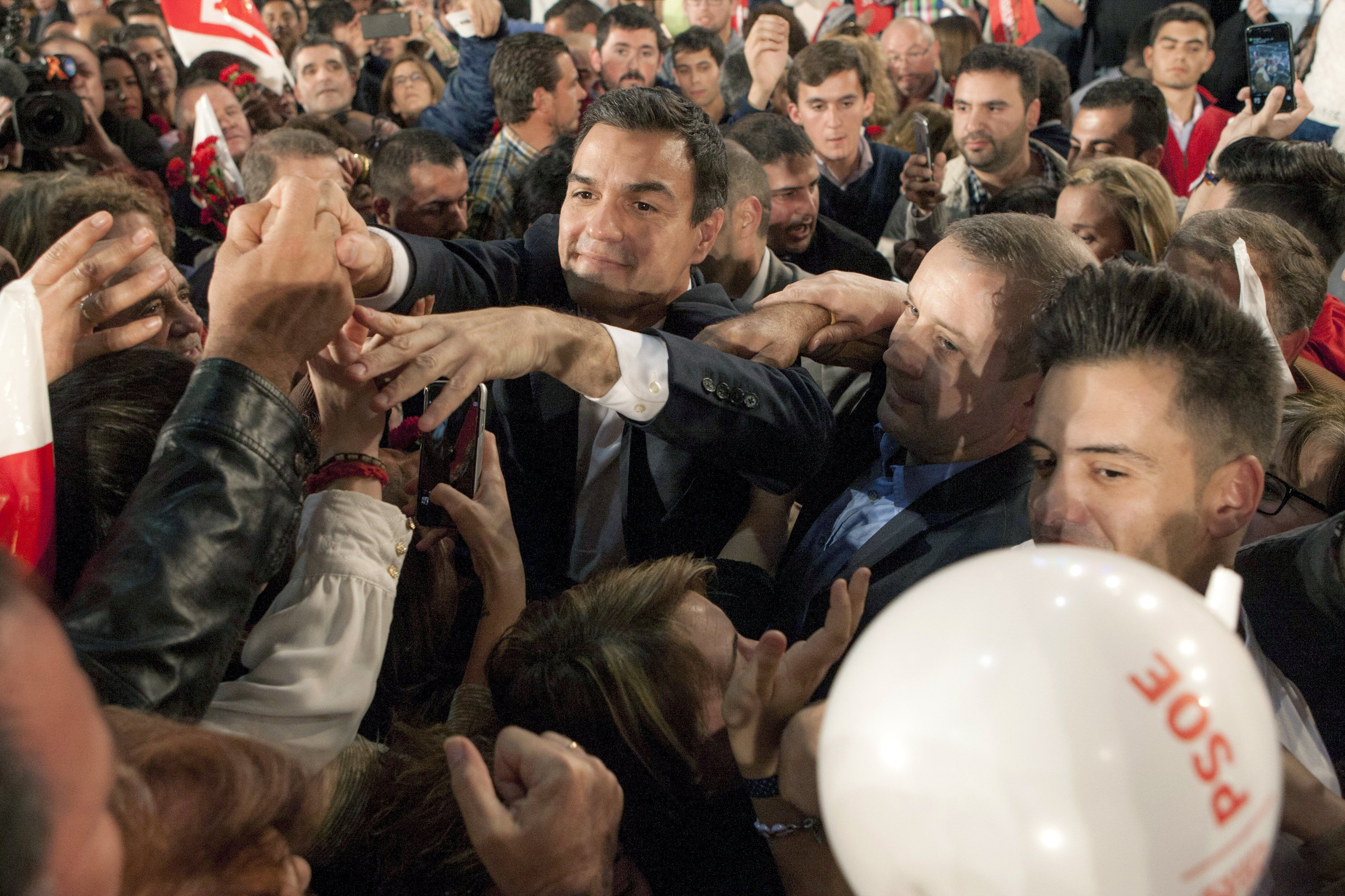 El secretario general del PSOE, Pedro Sánchez, a su llegada a un acto electoral. EFE