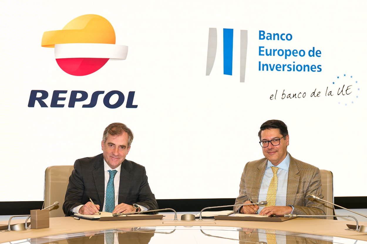 Antonio Lorenzo, CFO de Repsol y Ricardo Mourinho Félix, vicepresidente del BEI