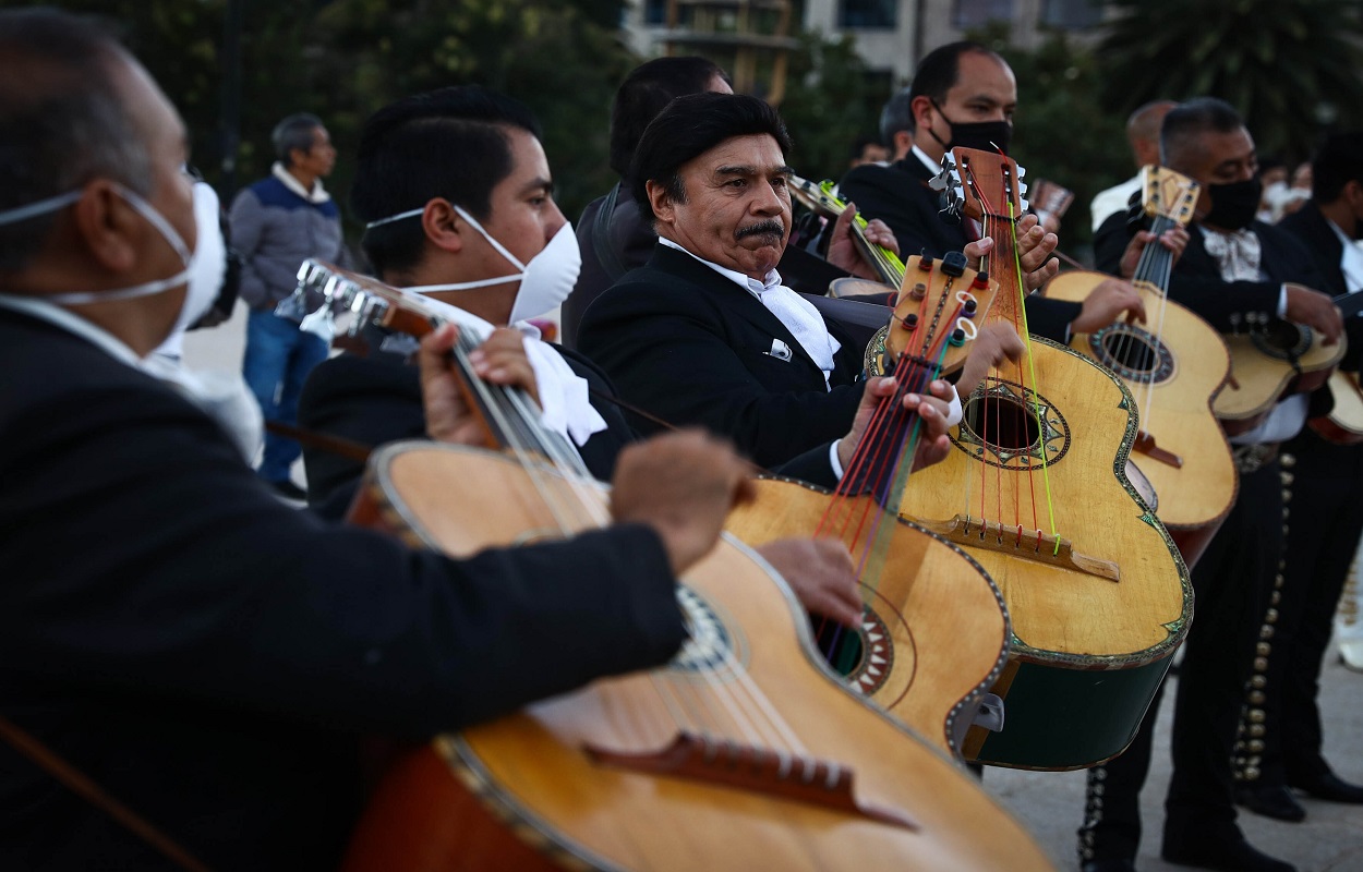 Mariachis cantan a Isabel Díaz Ayuso. EP