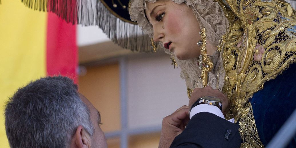 Acto de imposición de la medalla al Mérito Policial a la virgen María Santísima del Amor. 