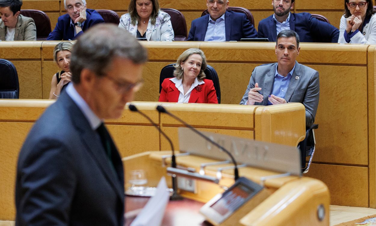 Pedro Sánchez y Alberto Núñez Feijóo en uno de sus cara a cara en el Senado. EP.