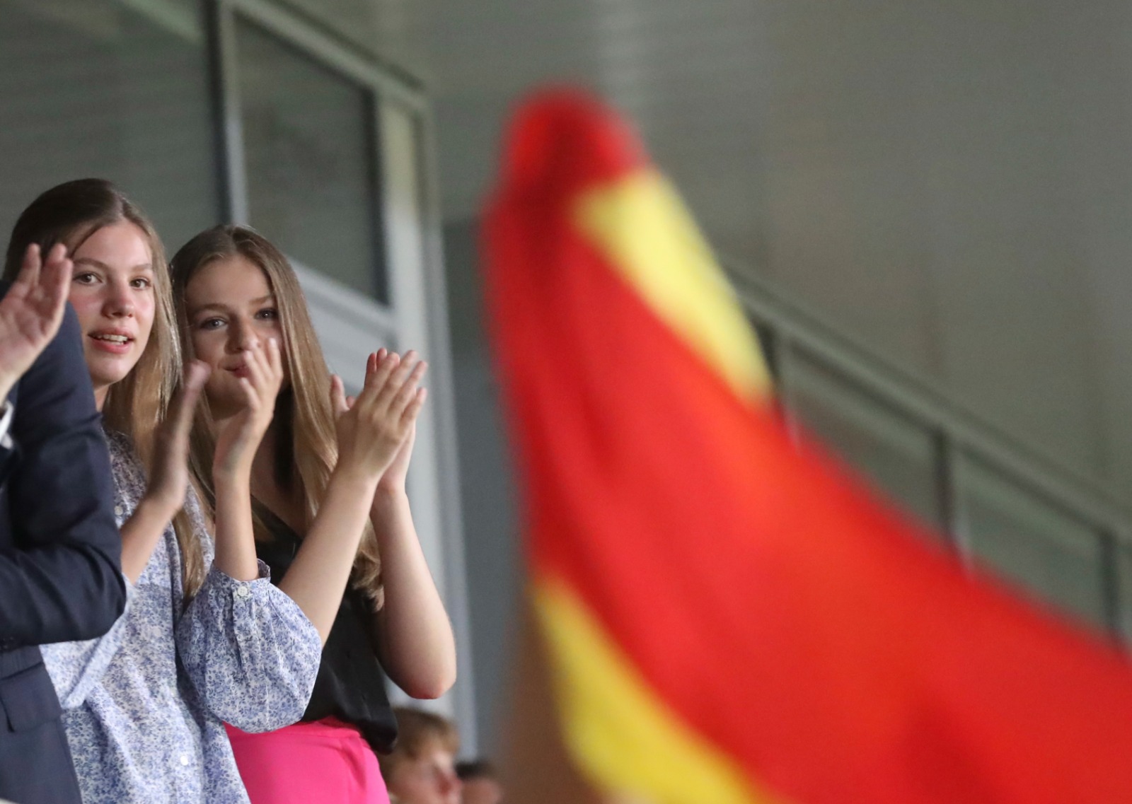 La Princesa de Asturias y la Infanta Sofía, en el encuentro de las Selecciones Femeninas de Fútbol de España y Dinamarca de la Eurocopa