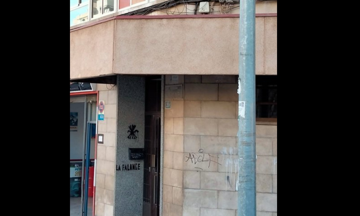 La extrema derecha ataca con pintadas las sedes de Compromís y el PSPV en Alicante. EP.