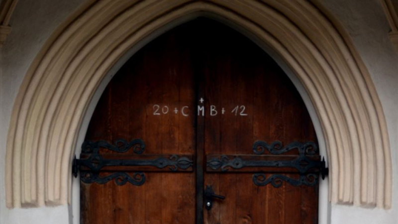 Mensaje en una puerta por el día de Reyes (Austria)