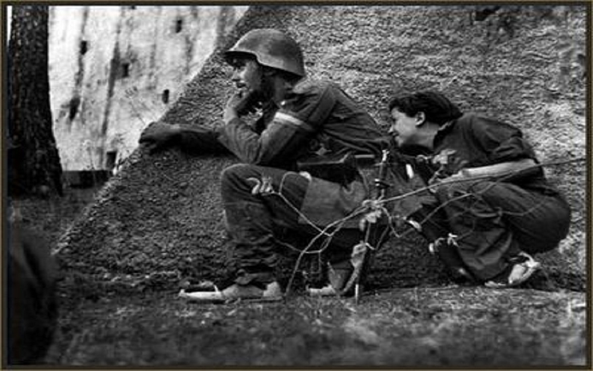 Gerda Taro en el frente de Brunete. Fotografía hecha por Robert Capa