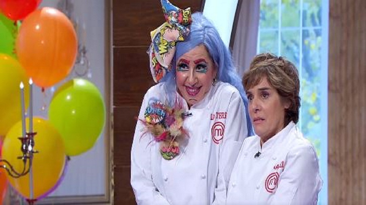 Anabel Alonso (d) y la Terremoto de Alcorcón (i). 'Masterchef Navidad'