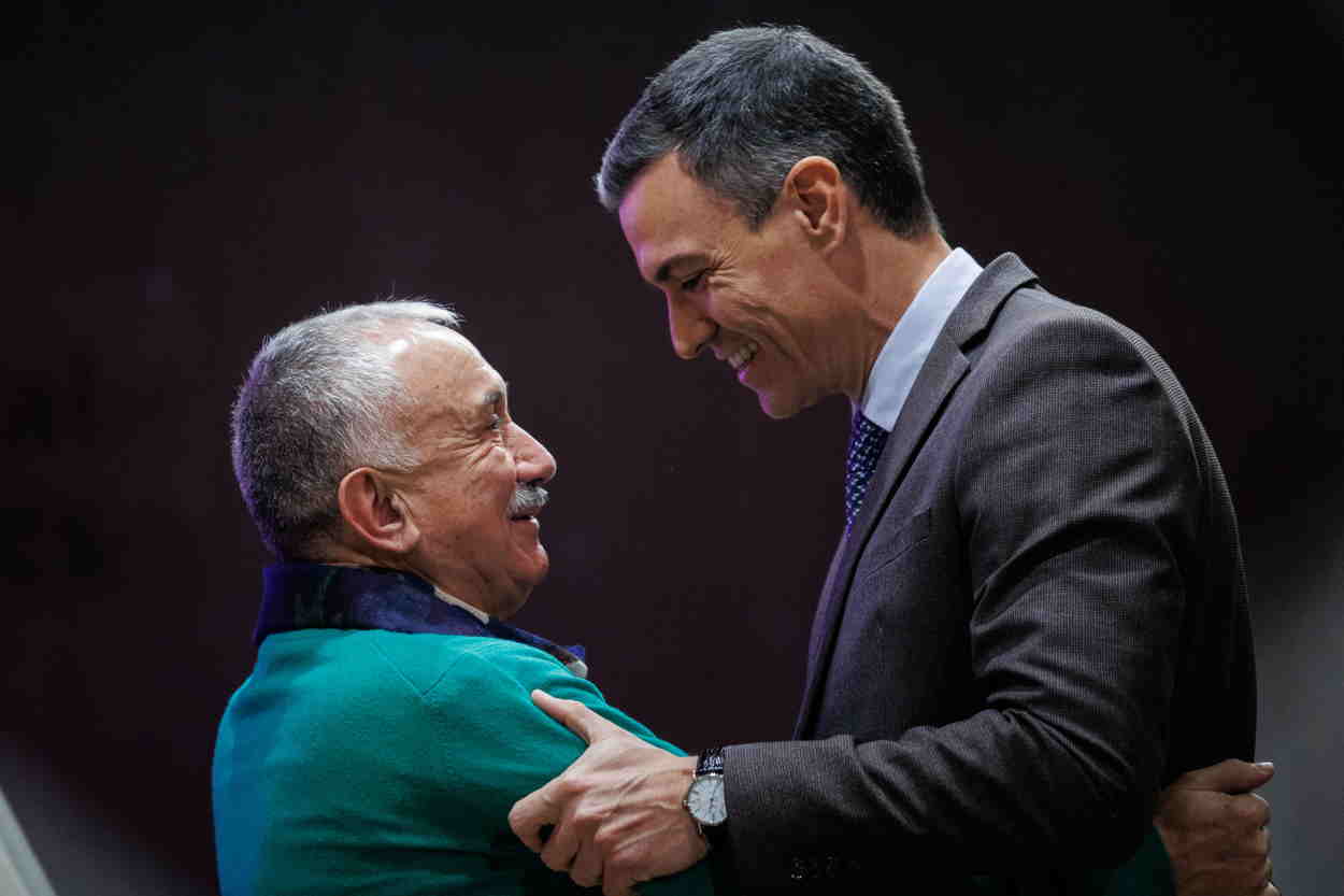 El presidente del Gobierno, Pedro Sánchez, y el secretario general de UGT, Pepe Álvarez, en la inauguración de las Jornadas Confederales de Acción Sindical de UGT