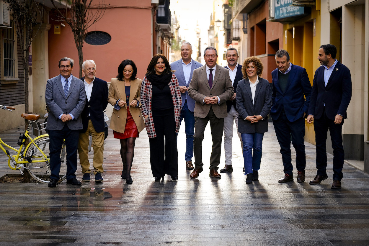 Juan Espadas, con los secretarios provinciales del PSOE andaluz.