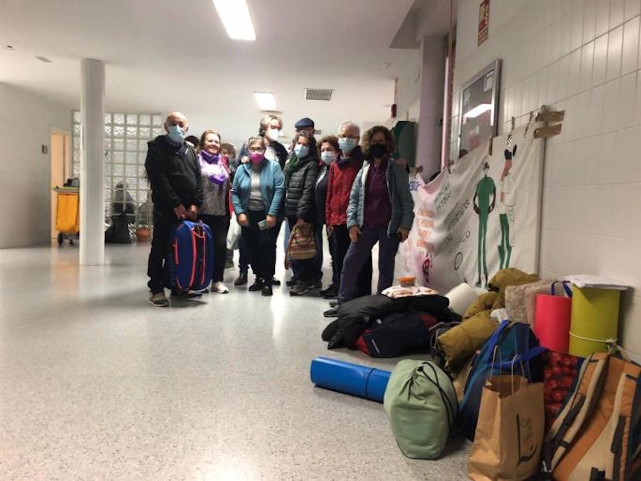 Miembros de la Plataforma de la Sanidad Pública encerrados en el centro de salud de Lebrija, en Sevilla.   PLATAFORMA POR LA DEFENSA DE LA SANIDAD PUBLICA