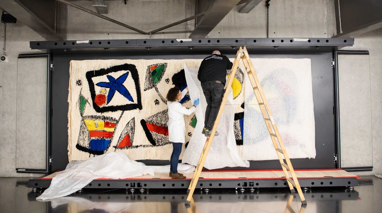 CaixaForum Madrid descubre la historia del tapiz de Miró