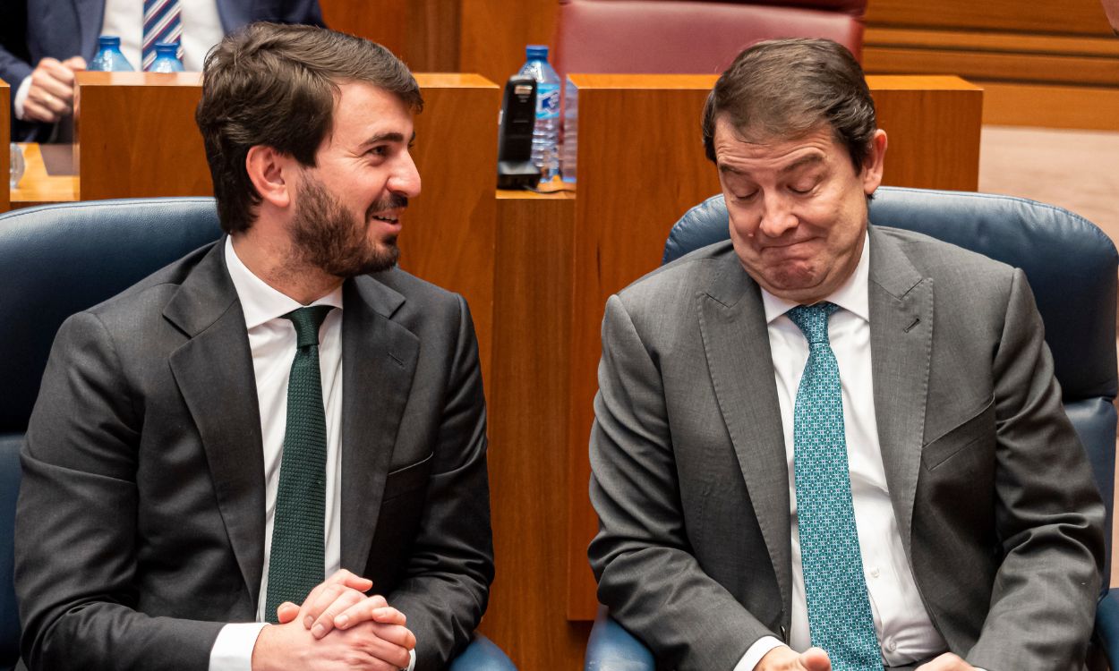 El vicepresidente de la Junta, Juan García-Gallardo (Vox), y el presidente de la Junta de Castilla y León, Alfonso Fernández Mañueco (PP). EP.