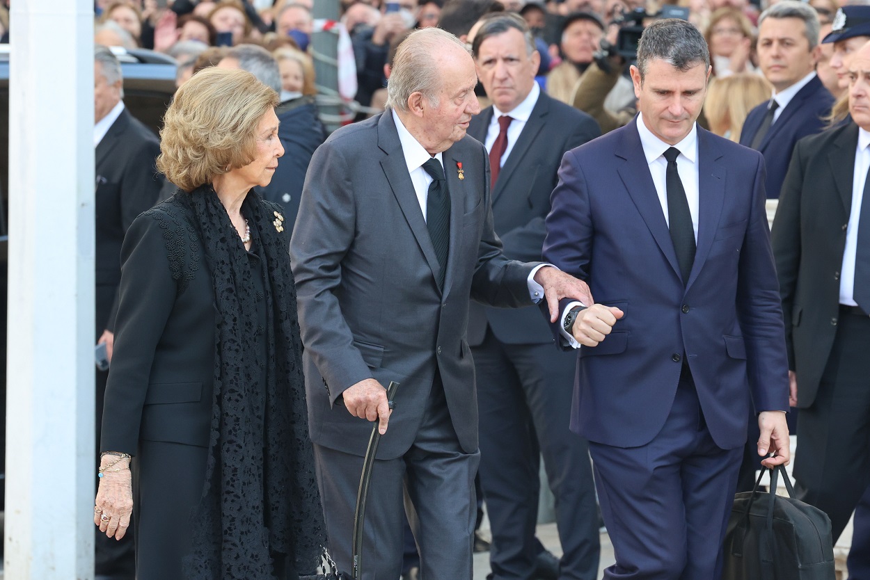 Juan Carlos I y la reina Letizia acuden al funeral de Constantino II. EP