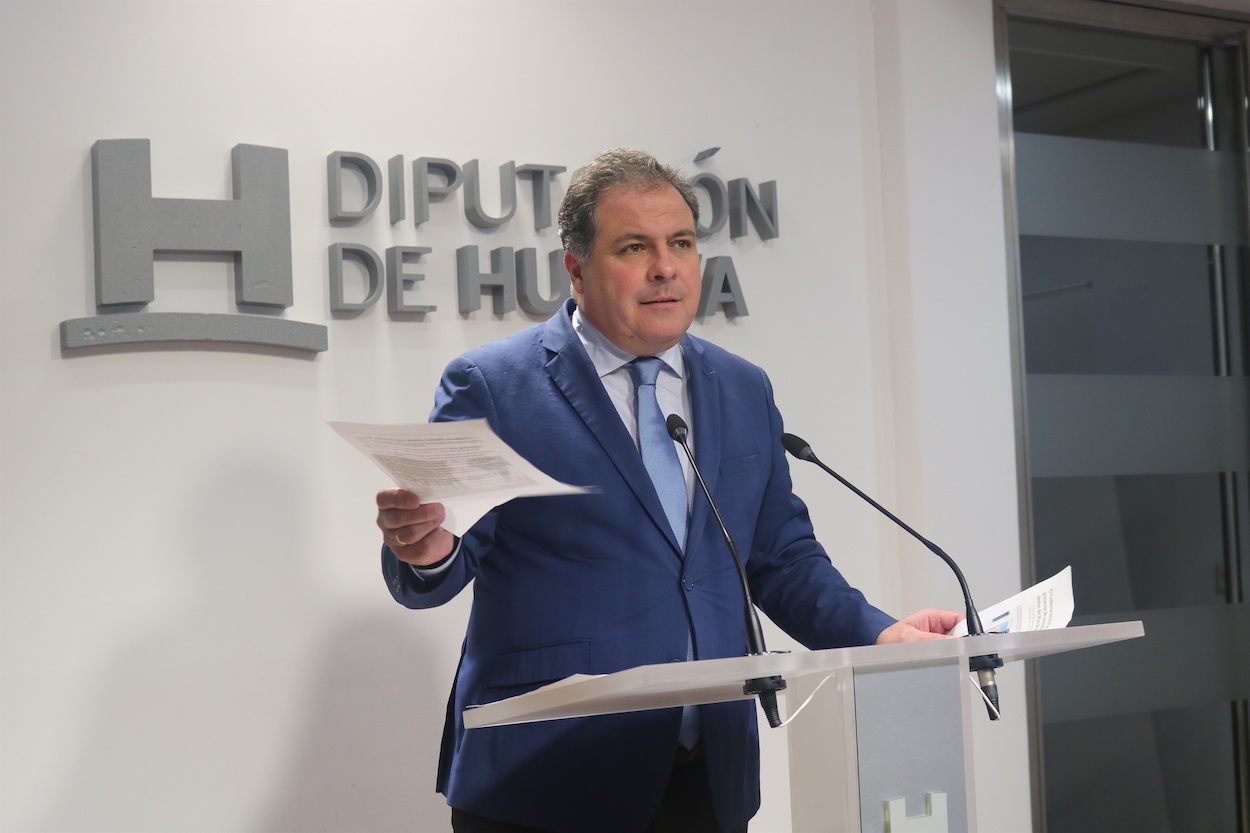 El portavoz del PP en la Diputación de Huelva, Juan Carlos Duarte, en rueda de prensa. 