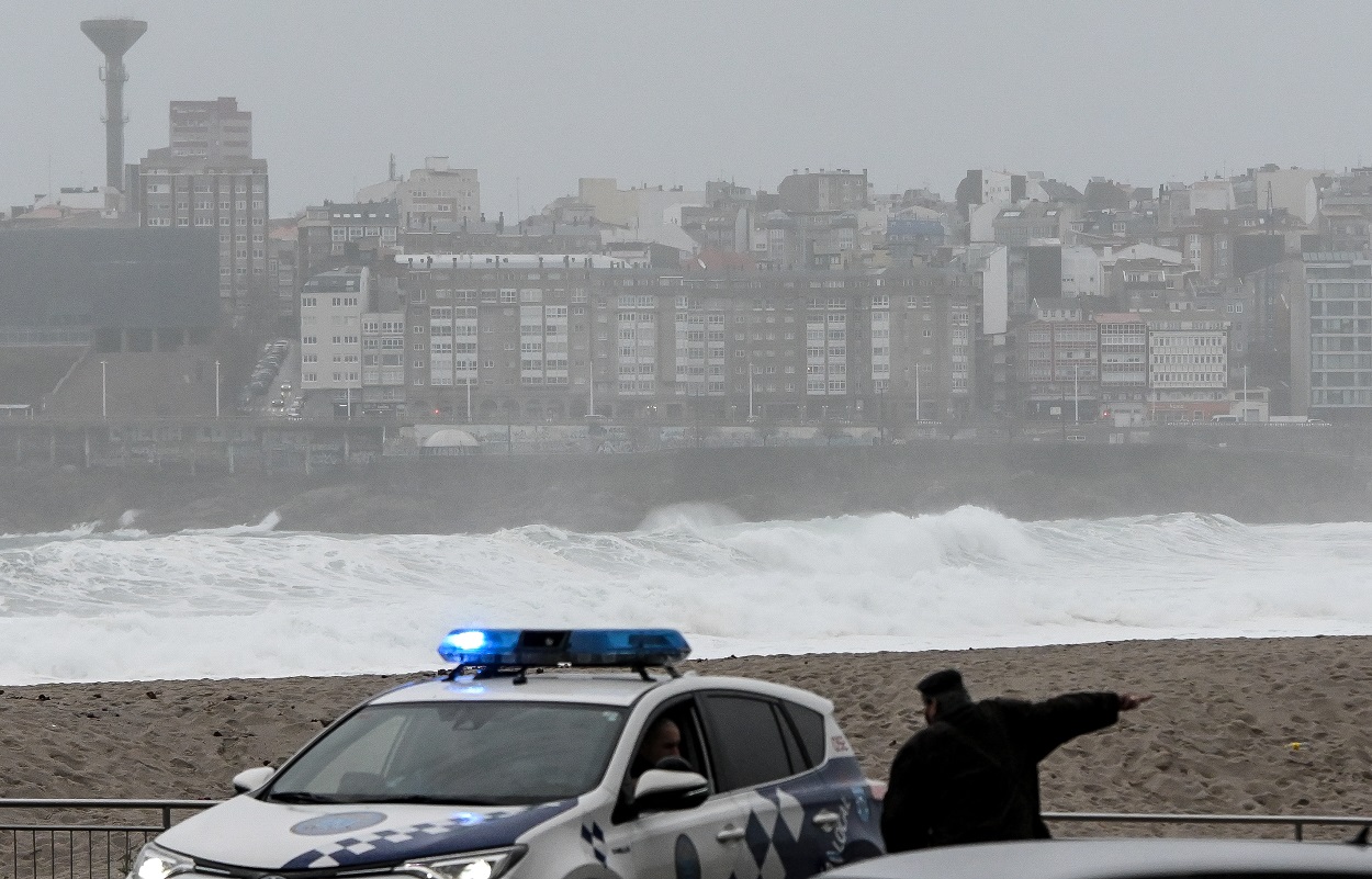 Vista del oleaje tras el paso de la borrasca Gérard, a 16 de enero de 2023, en A Coruña, Galicia (España). EP.