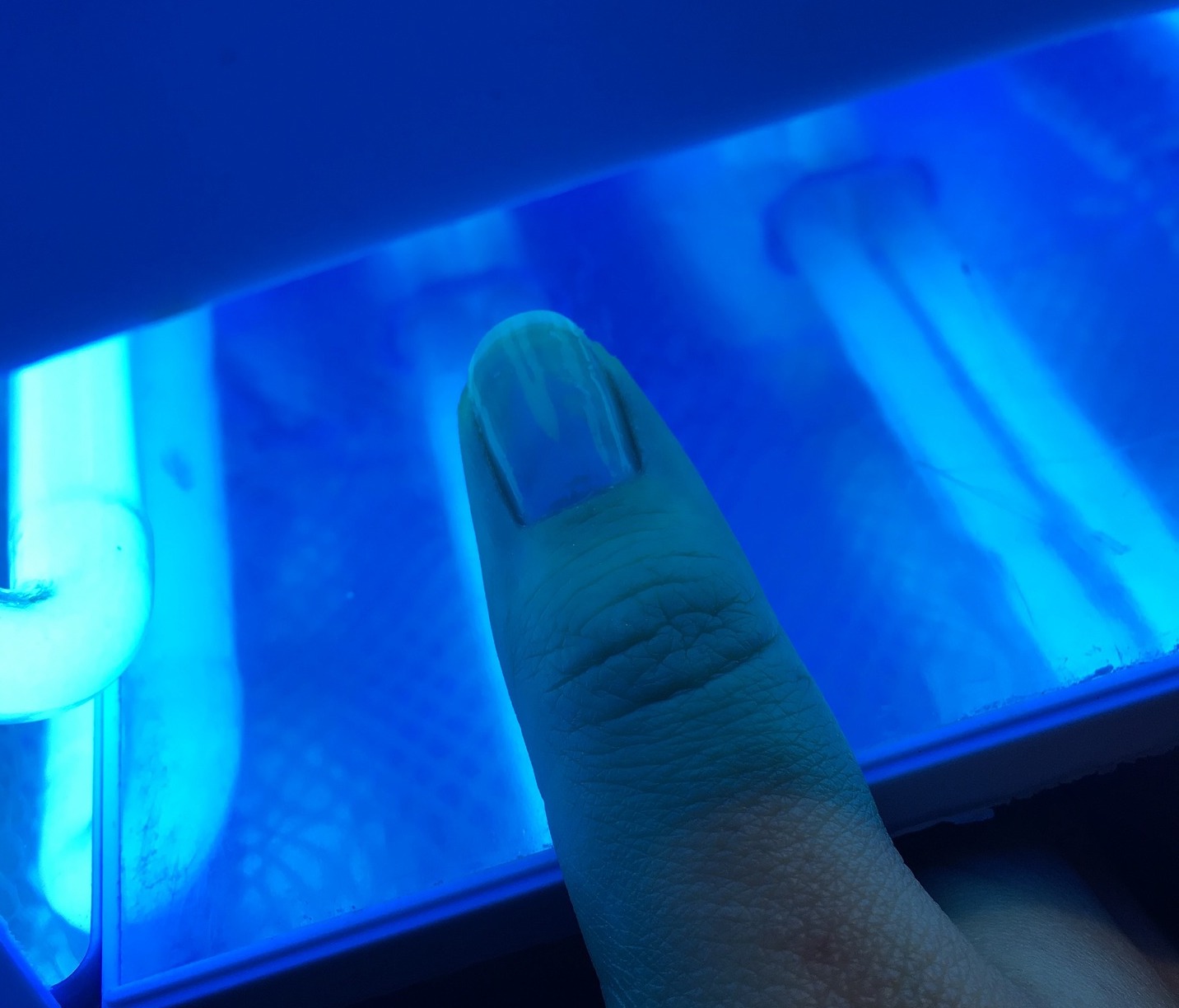 El uso de lámparas de secado de uñas en manicura aumenta el riesgo de  cáncer de piel  Salud y Ciencia