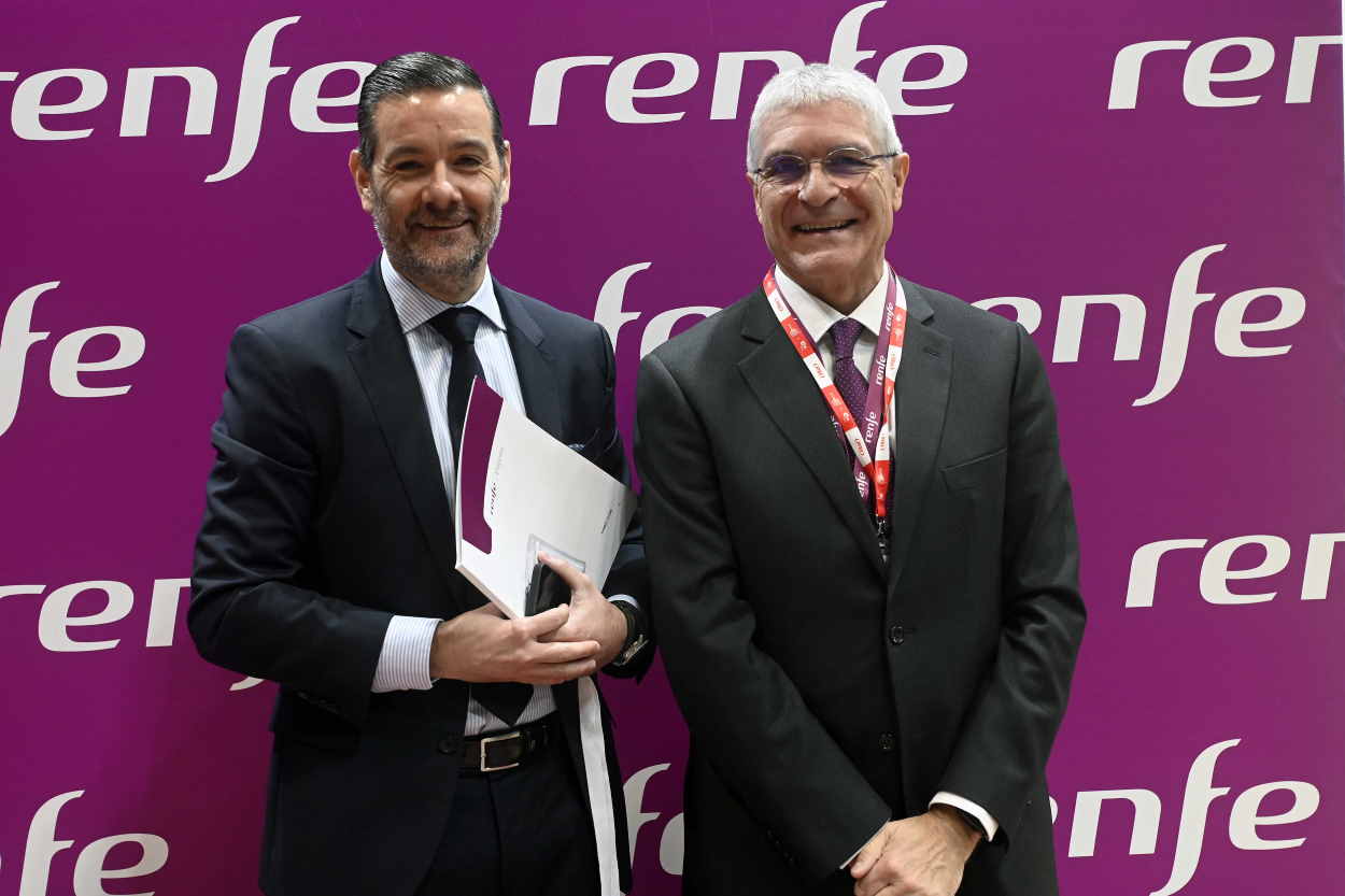 El consejero delegado de Jumbo Tours Group, Ginés Martínez, y el presidente de Renfe, Isaías Táboas