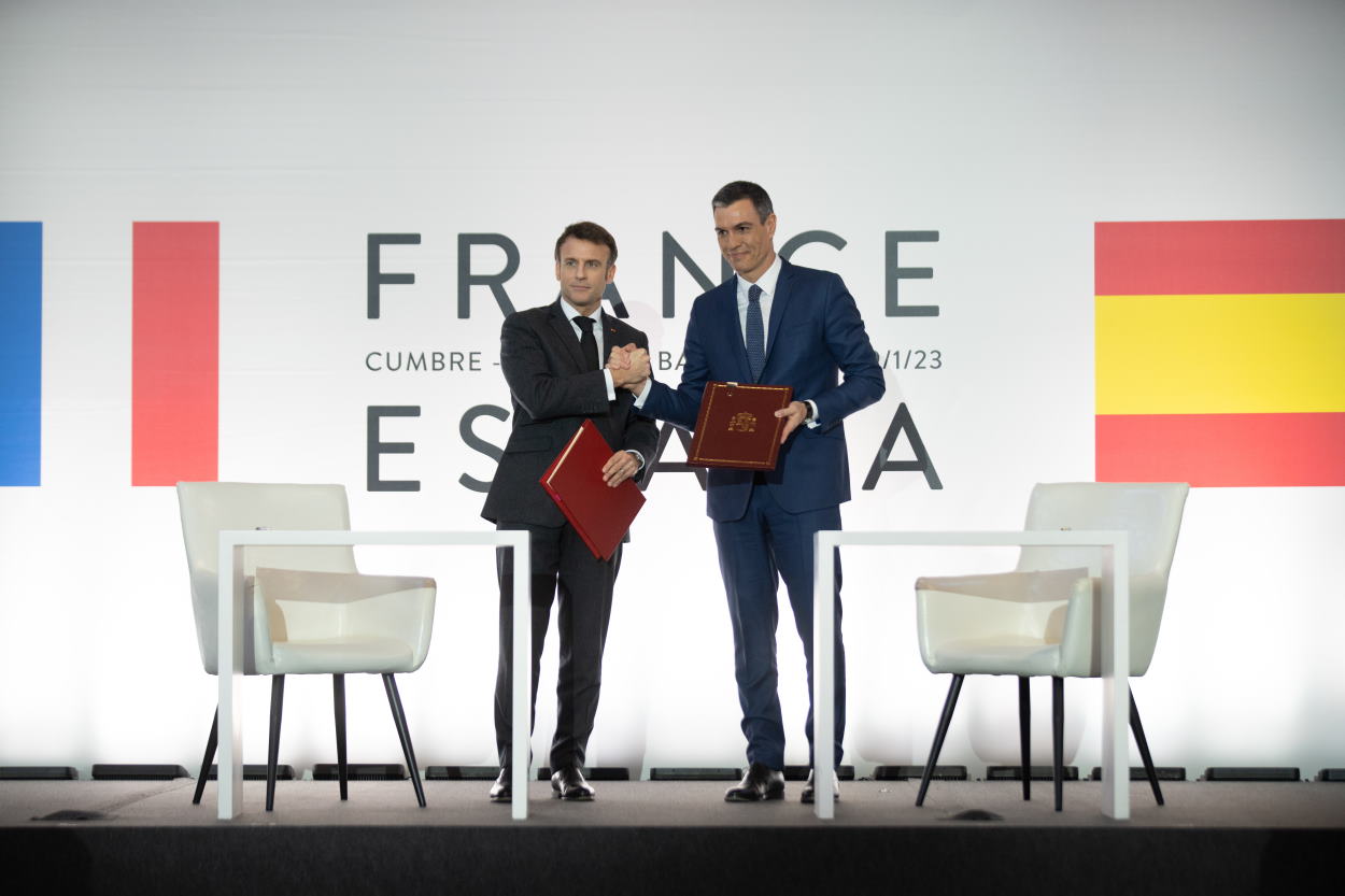 El presidente del Gobierno de España, Pedro Sánchez, junto al presidente de la República Francesa, Emmanuel Macron. EP.