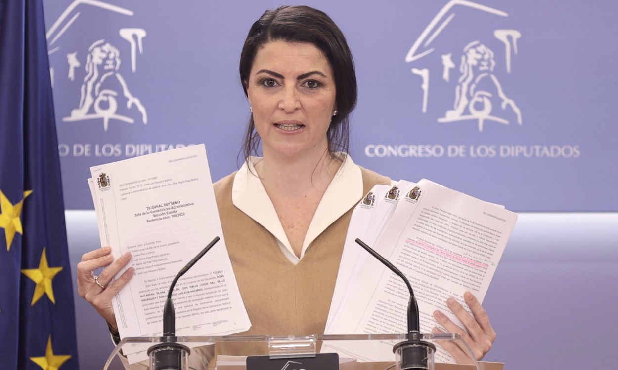 La exsecretaria general de Vox en el Congreso, Macarena Olona, interviene en una rueda de prensa, en el Congreso de los Diputados, a 17 de febrero de 2022, en Madrid (España).