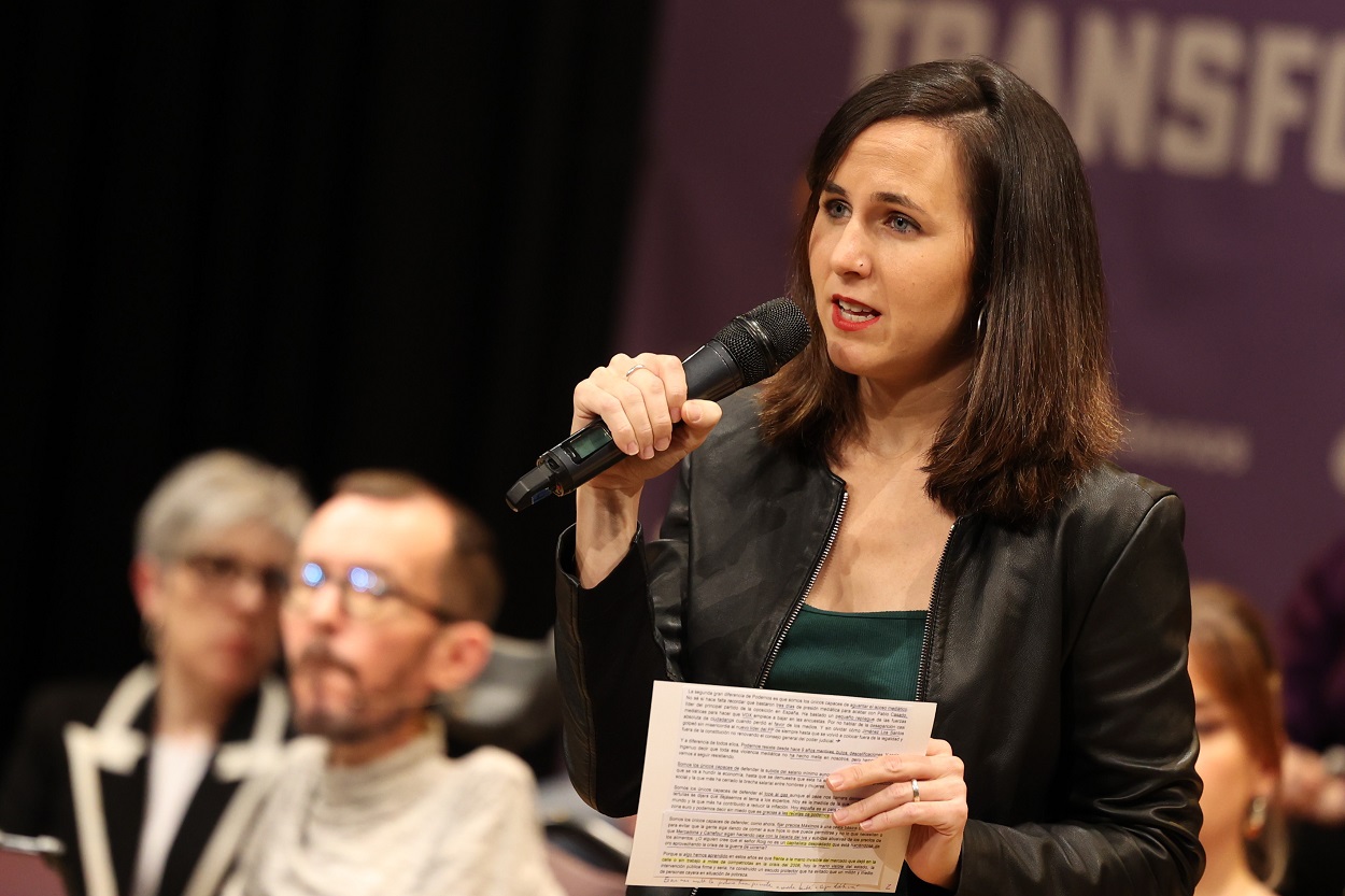 La secretaria general de Podemos y ministra de Derechos Sociales y Agenda 2030, Ione Belarra, participa en un acto de la ruta 'La fuerza que transforma', en el Centro Cívico Río Ebro, a 21 de enero de 2023, en Zaragoza. EP.