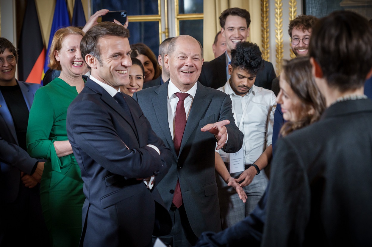 Risas en la cumbre bilateral entre Francia y Alemania celebrada en París este domingo. EP
