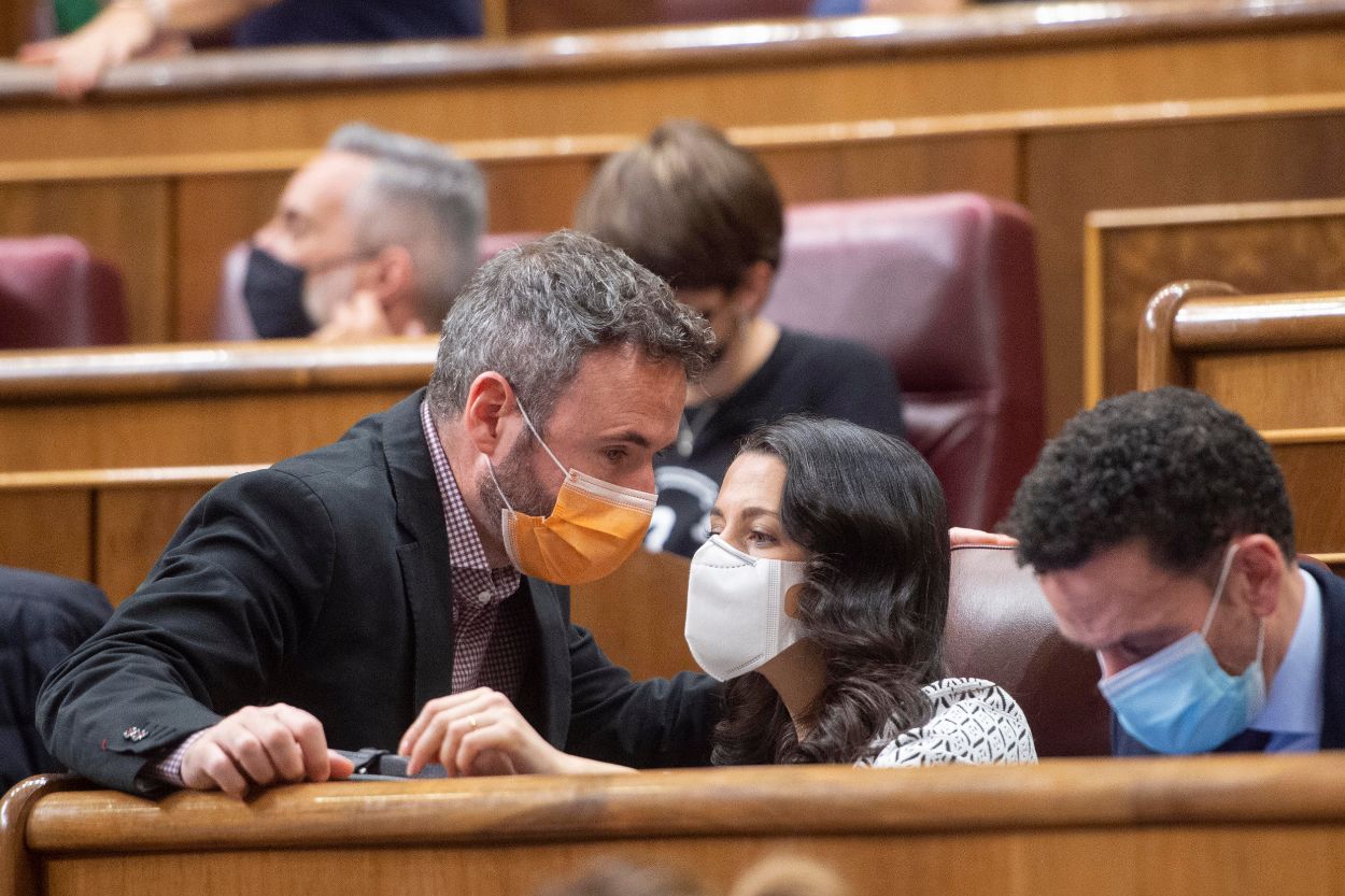 El diputado de Ciudadanos por Málaga, Guillermo Díaz, junto a Inés Arrimadas y Edmundo Bal. EP/Archivo.