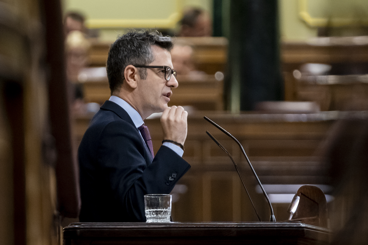 El ministro de la Presidencia, Félix Bolaños, interviene durante una sesión plenaria en el Congreso de los Diputados