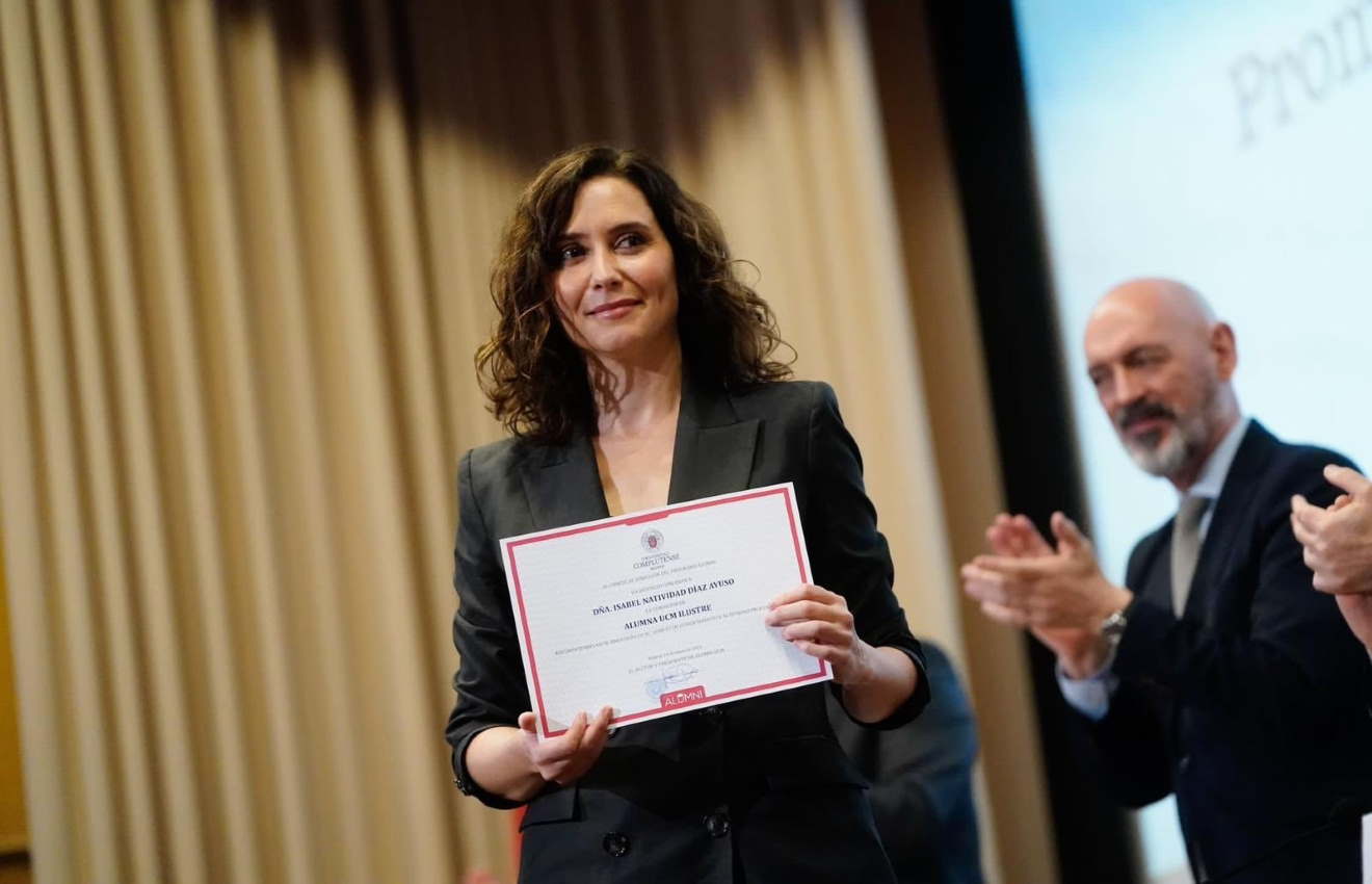 Isabel Díaz Ayuso recibe el reconocimiento Alumni ilustre de la UCM.EP