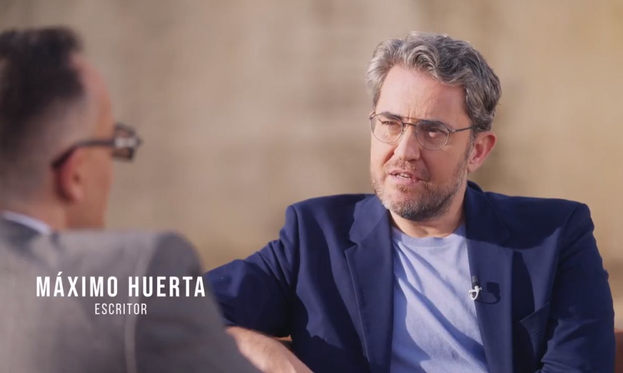 El escritor Máximo Huerta entrevistado en el nuevo programa de Risto Mejide. Cuatro.