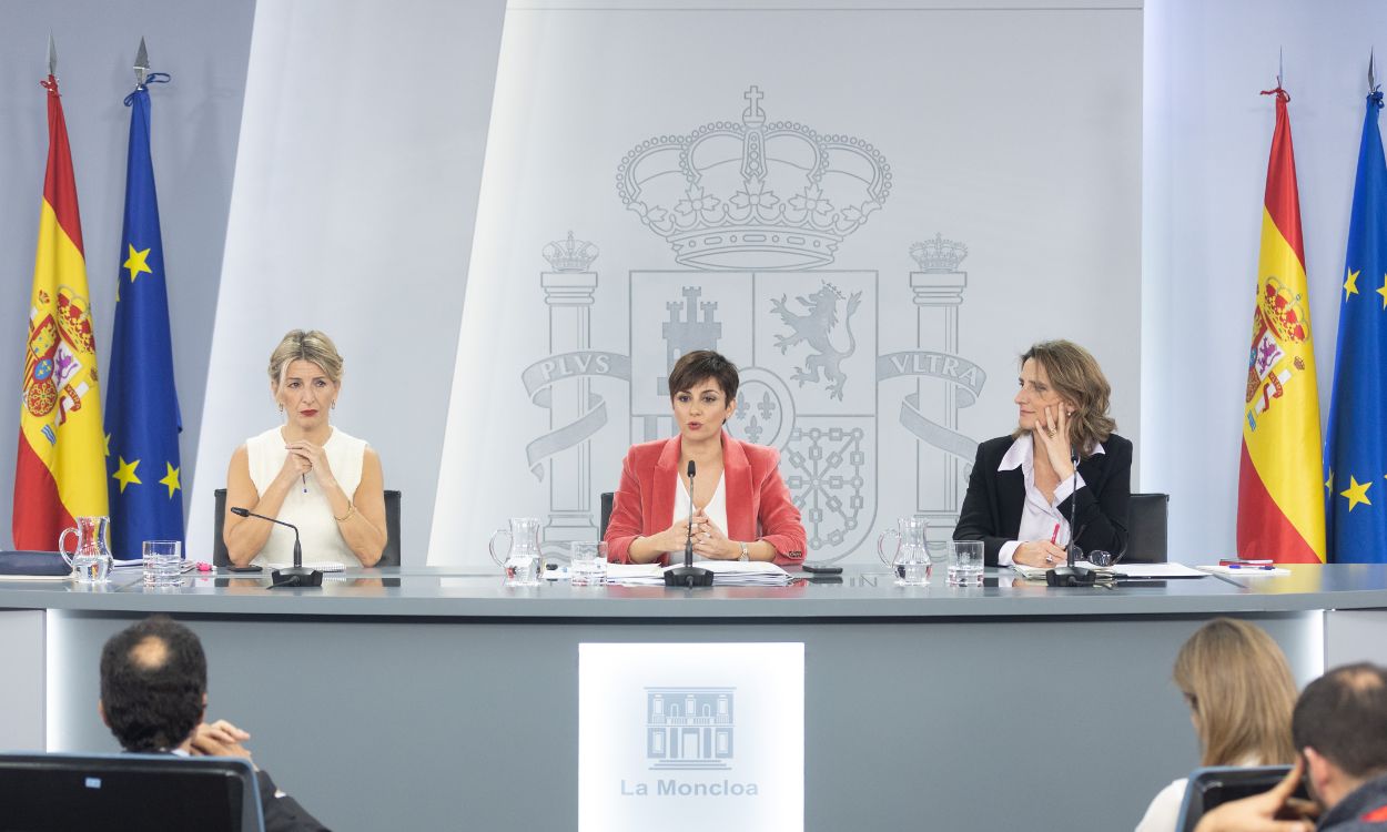 Imagen de archivo de la rueda de prensa posterior a un Consejo de Ministros con las vicepresidentas Yolanda Díaz y Teresa Ribera y la portavoz del Gobierno, Isabel Rodríguez