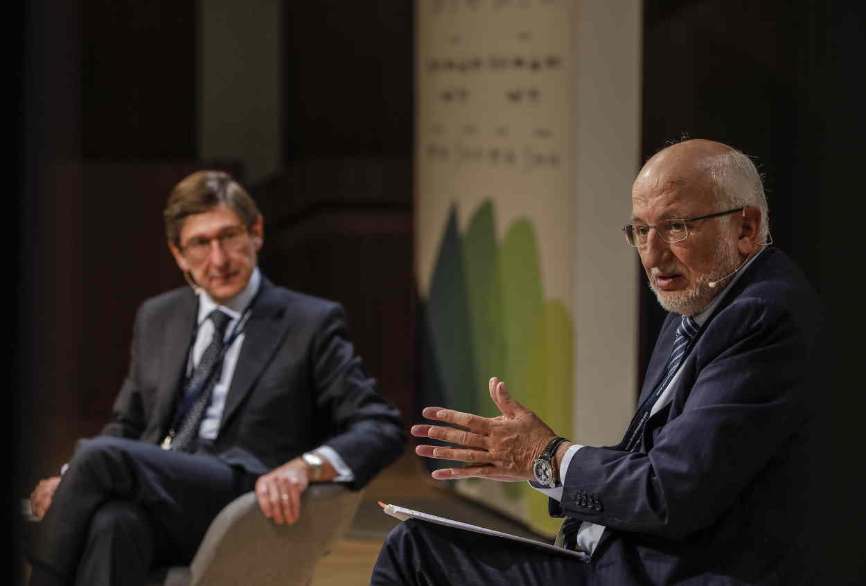 El presidente de CaixaBank, José Ignacio Goirigolzarri, y el presidente de Mercadona, Juan Roig, en un acto anterior. EP