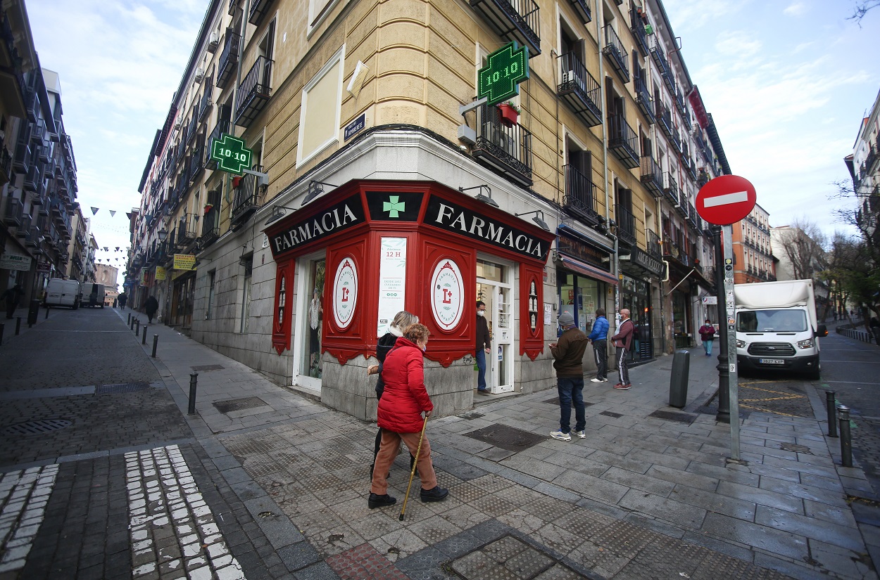 Imagen de una farmacia en el barrio de Lavapiés. EP