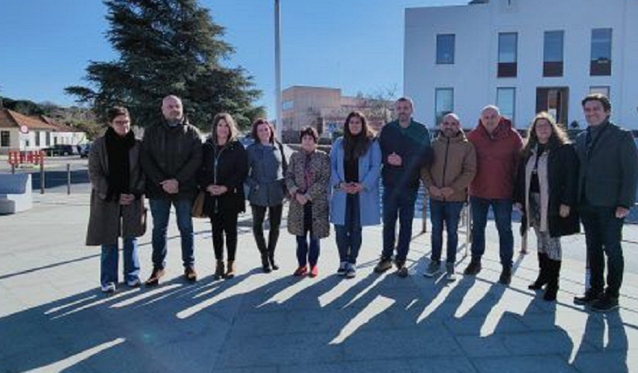Parlamentarios del PSOE con alcaldes de la Cuenca Minera de Huelva. EP.