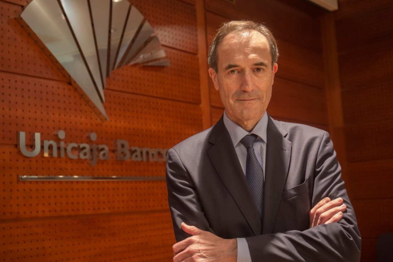 El consejero delegado de Unicaja Banco, Manuel Menéndez. EP