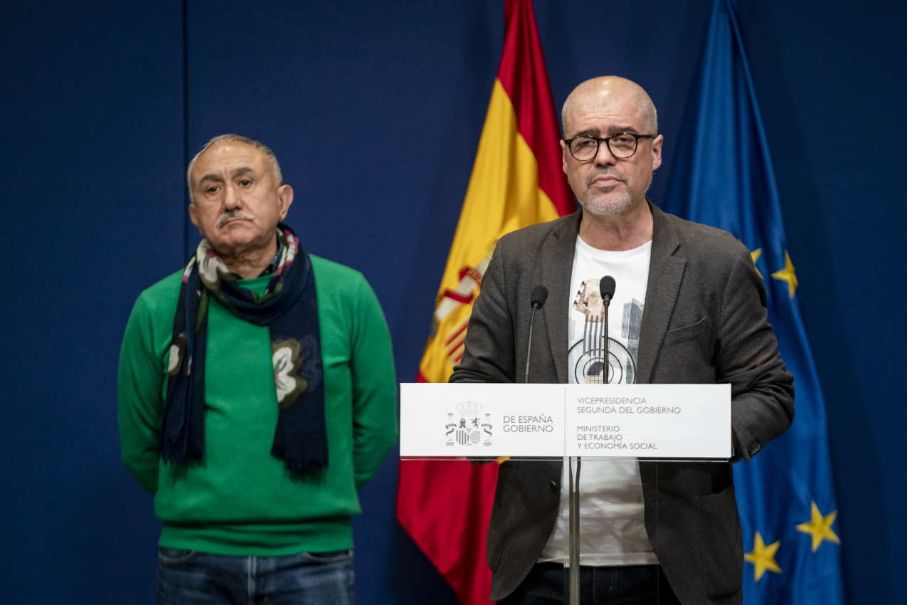 El secretario general de CCOO, Unai Sordo, ofrece una rueda de prensa tras una reunión, en el Ministerio de Trabajo. EP