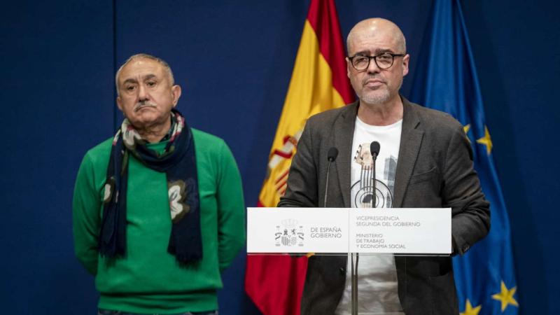 El secretario general de CCOO, Unai Sordo, ofrece una rueda de prensa tras una reunión, en el Ministerio de Trabajo. EP