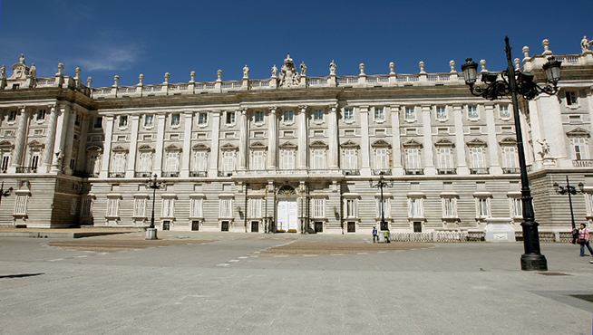 Un discurso desde el Palacio Real, símbolo “de la grandeza de España” y que pertenece a “todos los españoles”