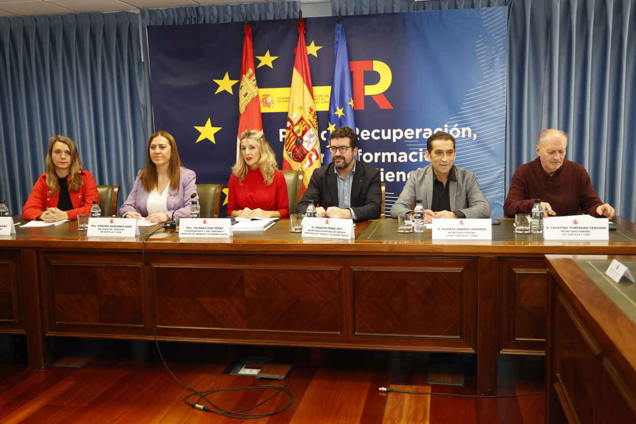 Yolada díaz, ministra de Trabajo y Economía Social, se reúne con los agentes sociales de Castilla y León para reivindicar la recuperación del SERLA. EP