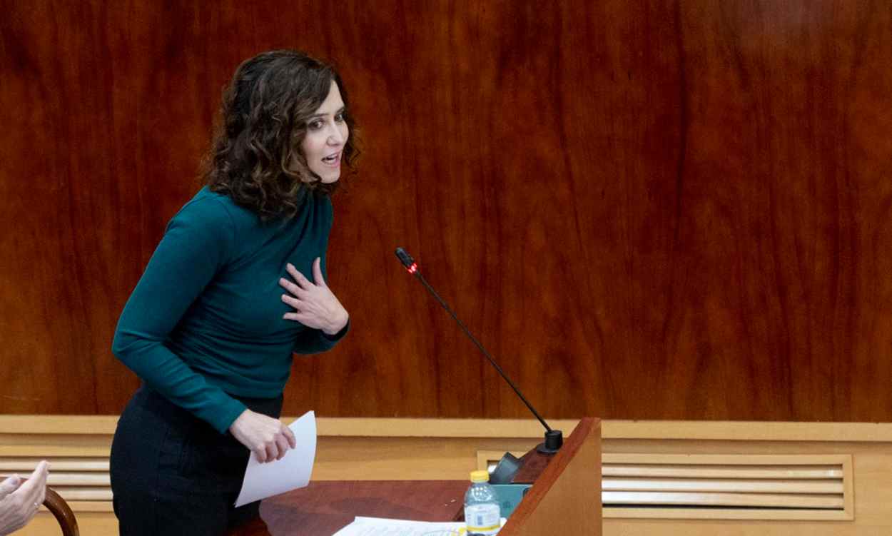 La presidenta de la Comunidad de Madrid, Isabel Díaz Ayuso, en el pleno de la Asamblea. EP