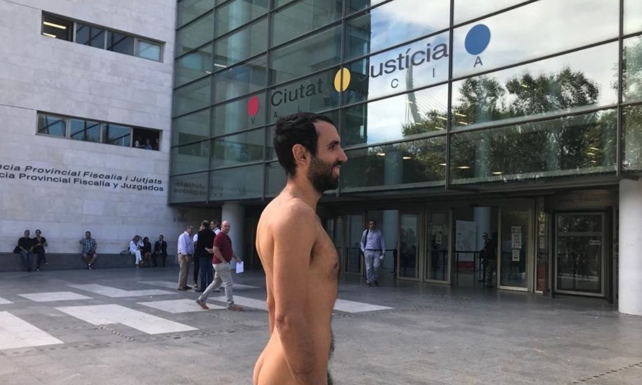 Tribunal Superior de Justicia de la Comunitat Valenciana anula las multas del nudista Alejandro Colomar. EP