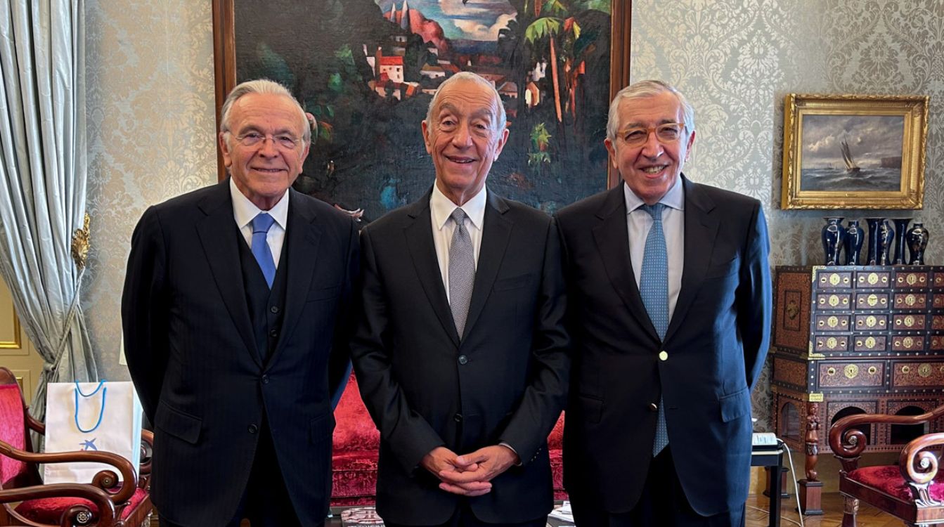 Isidro Fainé, presidente de la Fundación la Caixa; António Costa, primer ministro de Portugal; y Artur Santos Silva, patrono de la Fundación y presidente honorario de BPI. EP