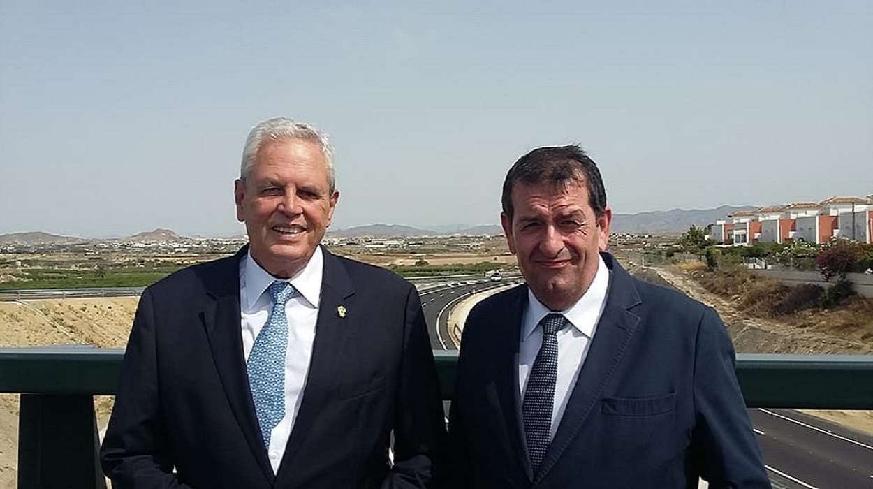 El alcalde de Vera dimite a cuatro meses de las elecciones pero se queda como concejal