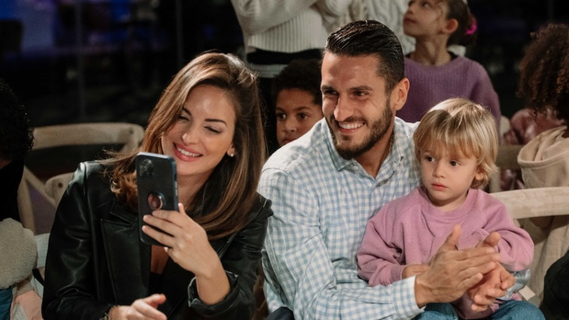 Múltiples invitados, como el futbolista Koke y su familia. Múltiples invitados, como el futbolista Koke y su familia.
