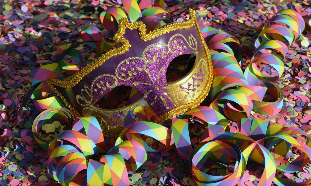 Máscara y adornos de Carnaval. Pixabay