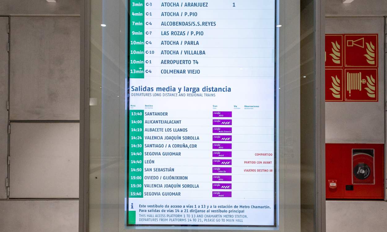 Pantalla informativa en el nuevo vestíbulo de la estación de Chamartín